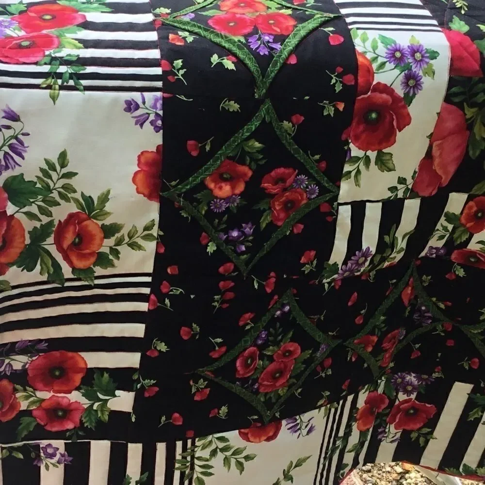 NWT. Hand Crafted Gorgeous Poppies Large Quilt